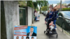 Az óvoda előtt kampányolt Szatmáry László fideszes önkormányzati képviselő 2024. április 22-én Budapesten