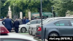 Mahmud Ahmadinezsád és kísérete megérkezik a Nemzeti Közszolgálati Egyetemre