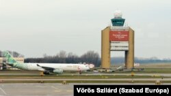 Az irányítótorony a Budapest Liszt Ferenc Nemzetközi Repülőtéren 2023. december 14-én