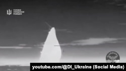 Февруари 2024 г. Катерът "Ивановец" на руския Черноморски флот потъва в Черно море. Кадър от видео на Главното разузнавателно управление на Министерството на отбраната на Украйна.