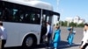 Diňle: Awtobuslar çäreçilere berildi, ýolagçylar ýolda galdy