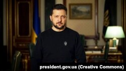 Під час перемовин політики обговорили нові рішення для того, щоб Україна була здатною проводити активні дії та захищатися від російського терору, відновлювати реальну безпеку, наголосив президент