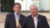 Senatorul democrat, Richard Blumenthal (stânga) și senatorul republican, Lindsey Graham, autorii unui proiect de lege pentru sancționarea Rusiei, văzuți în această fotografie aflându-se într-o vizită la Kiev, pe 12 august 2024