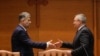 Liderii coaliției de guvernare: premierul Marcel Ciolacu, președintele PSD, și președintele Senatului și al PNL, Nicolae Ciucă.