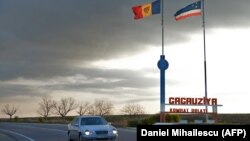 Comisia Electorală Centrală a autonomiei găgăuze a declarat-o câștigătoare a turului doi de scrutin, din 14 mai, pe candidata Partidului Șor, Evghenia Guțul, care l-ar fi învins pe candidatul susținut de Partidul Socialiștilor, Grigori Uzun. 