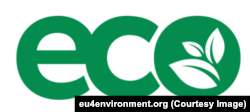 Eticheta reprezintă logotipul „eco” de culoare verde, în interiorul literei „o” fiind trei frunze de culoare albă.