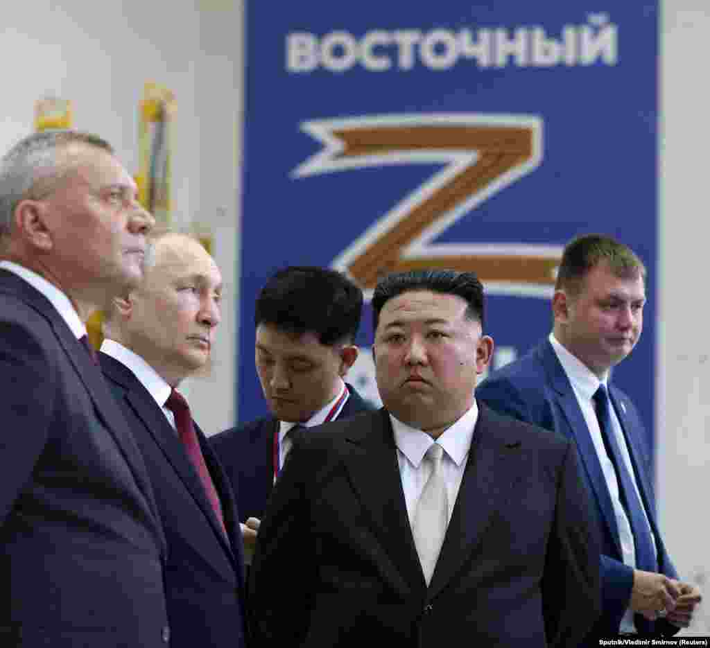 Рускиот претседател Владимир Путин и севернокорејскиот лидер Ким Џонг Ун на 13 септември го посетија космодромот Восточни на далечниот исток на Русија. Состанокот доаѓа во време кога руската инвазија на Украина продолжува да го согорува арсеналот на Кремљ и еден месец откако Ким ги повика производителите на оружје во неговата земја „драматично да го зголемат“ производството.