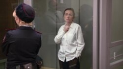 Öt négyzetméteres a kétfős zárka – börtönkörülményeiről beszélt a Szabad Európa Oroszországban fogva tartott újságírója