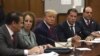 Доналд Тръмп слуша заедно с адвокатите си предявяването на общо 34 обвинения срещу него от съда в Манхатън, Ню Йорк.