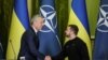 Šef NATO-a Stoltenberg s ukrajinskim predsjednikom Zelenskim u Kijevu, 20. april 2023. 