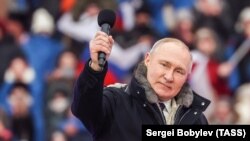 Владимир Путин в Лужники по време на митинг-концерт, посветен на Деня на защитника на Отечеството - 22 февруари.