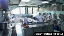 Punonjës të Kuzhinës Qendrore të Prishtinës.