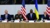 Sekretari i Përgjithshëm i NATO-s, Jens Stoltenberg, kryetari i Shefave të Përbashkët të Shtabit Mark Milley, Sekretari i Mbrojtjes i SHBA-së Lloyd Austin dhe Ministri i Mbrojtjes i Ukrainës Oleksii Reznikov në takimin në Bruksel, 15 qershor 2023