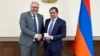 Ֆրանսիացի սենատորն ու ՀՀ պաշտպանության նախարարը քննարկել են պաշտպանության բնագավառում համագործակցության հարցեր