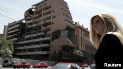 Annak ellenére, hogy évtizedekig vitáztak a helyszín átalakításáról, a régi vezérkari épületek nagyrészt változatlanok az 1999-es NATO-bombázások után