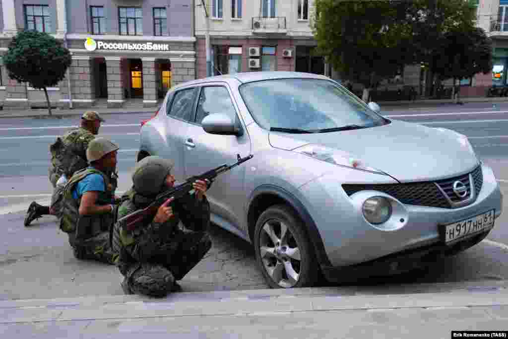Уште една фотографија покажува членови на Вагнер во Ростов на Дон, 24 јуни 2023 година.