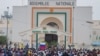 Stotine pristalica vojnog puča u Nigeru istakli su rusku zastavu ispred Narodne Skupštine u glavnom gradu Niameju, 27. juli 2023. 