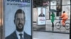 Posterët e presidentit aktual malazez, Millo Gjukanoviq (djathtas) dhe kandidatit tjetër për president, Jakov Millatoviq.