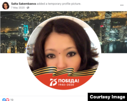 През май 2020 г., докато е на работа в ОССЕ, Салтанат Сакембаева публикува аватар във Фейсбук с Георгиевската лента.