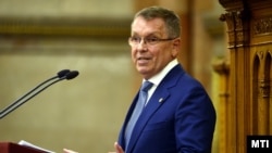 Matolcsy György, a Magyar Nemzeti Bank (MNB) elnöke az Országgyűlés plenáris ülésén 2023. március 8-án
