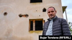 Arben Gashi i mbijetoi sulmit të forcave serbe në shtëpinë e tij në Landovicë gjatë luftës në Kosovë më 1999.