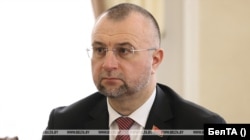 Ігар Брыло, якога зьнялі з пасады памочніка Лукашэнкі — інспэктара па Віцебскай вобласьці «ў сувязі за ўчыненьнем правіны, несумяшчальнай са знаходжаньнем на дзяржаўнай цывільнай службе».