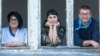 Анна Българанова, Росица Мутафчиева и Юри Стайков от Шарена задруга
