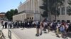 Kordon policije ispred zgrade u kojoj je zasedala skupština Novog Sada, na protestu 21. jula 2022. godine. 