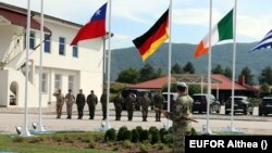 Церемонијата на пречек на првата група германски војници во кампот на ЕУФОР во Бутмир кај Сараево