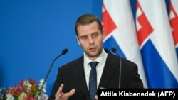 Martin Klus egy V4-es budapesti sajtótájékoztatón 2021. október 11-én