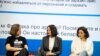 A belarusz ellenzék vezetője (középen) az Új Belarusz-konferencia második napján, 2022. augusztus 9-én