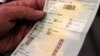Egy utas autójának forgalmi engedélye a metró Déli pályaudvari állomásán 2017. január 26-án