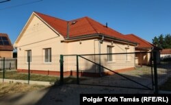 Üresen álló lakóotthon a derecskei Móricz utcában 2022. július 25-én