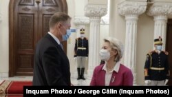Klaus Iohannis, președintele României, s-a întâlnit la București cu Ursula von der Leyen, președinta Comisiei Europene, joi 3 martie 2022, cu puțin timp înainte ca Maia Sandu să semneze la Chișinău cererea de aderare a R. Moldova la UE. Inquam Photos / George Călin