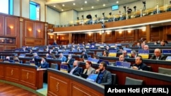 “Ne jemi me Ukrainën” - mesazhi i deputetëve të Kuvendit të Kosovës gjatë seancës për Ukrainën.
