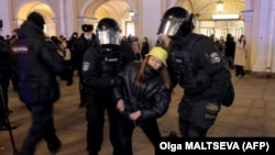Police officers in St. Petersburg detain an anti-war protester on March 1. 