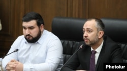 ԱԺ պատգամավորներ Վահագն Ալեքսանյան (ձ) և Էդուարդ Աղաջանյան
