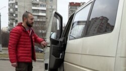 Ukrainasi që po iu ndihmon njerëzve të ikin nga lufta