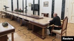 Среща между руския президент Владимир Путин, министъра на отбраната Сергей Шойгу и началника на Генералния щаб на руската армия Валери Герасимов