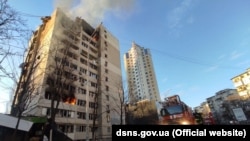Оштетена зграда во Киев од руските напади. 