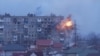 Гранатирана стамбена зграда во Мариупол