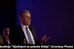 Zravko Ponosh, kandidat për president në Serbi.