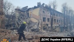 Така изглежда част от Днипро след руската атака в четвъртък