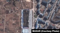 Нови снимки показват как руският военен конвой до Киев се разпръсва по селата