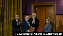 Fotografi e realizuar gjatë ceremonisë së nënshkrimit të kontratës për blerjen e dronëve nga Turqia. Tiranë, 20 dhjetor 2022.