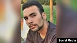 Protestatarul Mohsen Shekari a fost executat în Iran pe 8 decembrie după ce a fost acuzat de autoritățile iraniene că a blocat o stradă și l-a atacat cu o macetă pe un membru al forțelor de securitate. Apelul său a fost respins de Curtea Supremă din Iran.