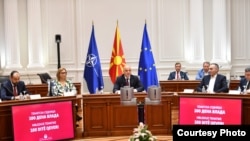 Премиерот Димитар Ковачевски и министрите на владина седница, архивска фотографија.