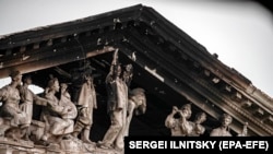 Як Росія знищує національну і культурну спадщину України (фотогалерея)