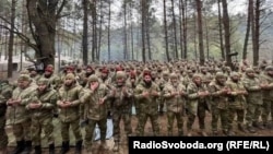 „Кадировци“ сликани во кампот во близина на Киев во март 2022