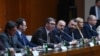 Presidenti i Serbisë, Aleksandar Vuçiq, gjatë takimit me serbët e Kosovës më 22 mars.